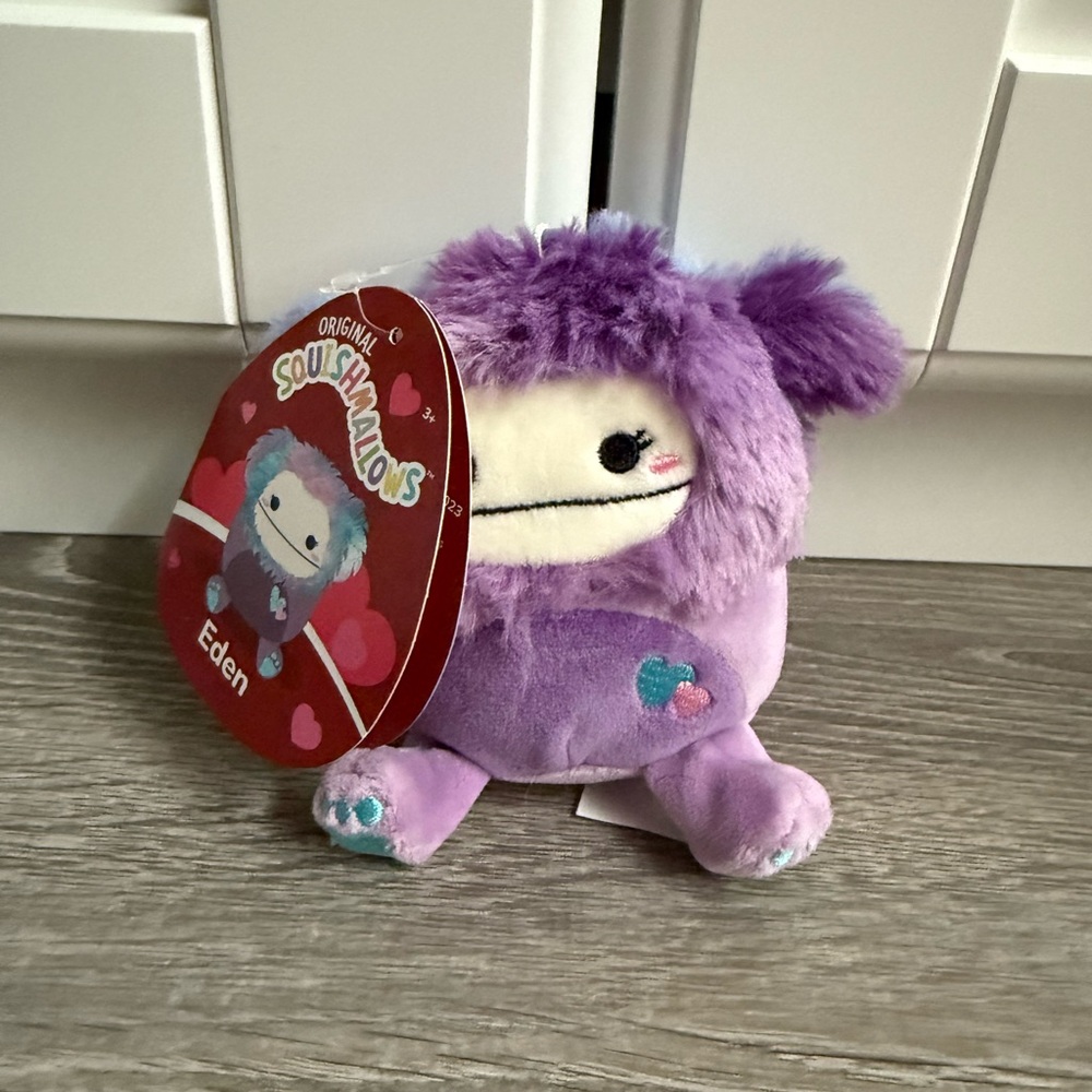 Eden Valentine’s Day Squishmallow Clip